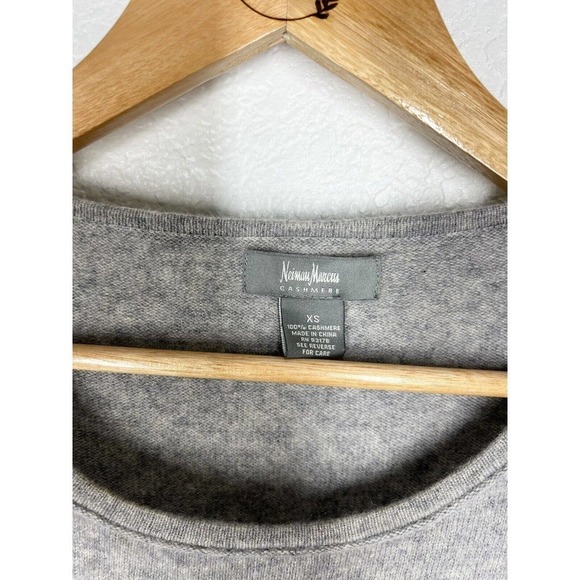 Neiman Marcus Womens Asymmetric Cashmere Sweater XS Gray - Picture 2 of 3